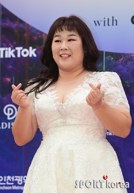 김민경, 손하트 뿅!