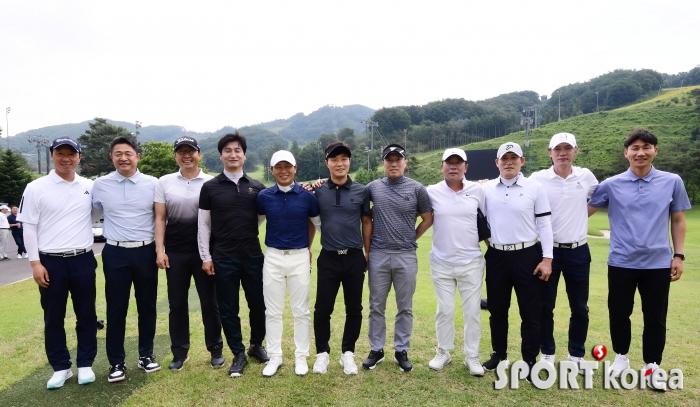 골프대회에 모인 전-현직 축구감독!