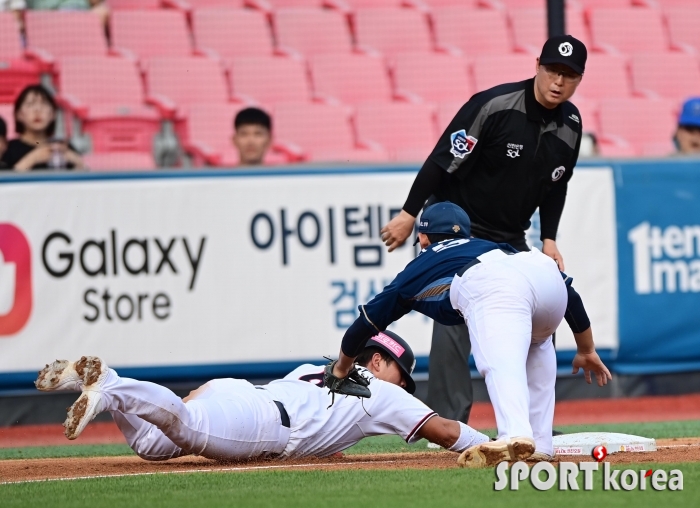 박경수, 3루수를 피해 멀리