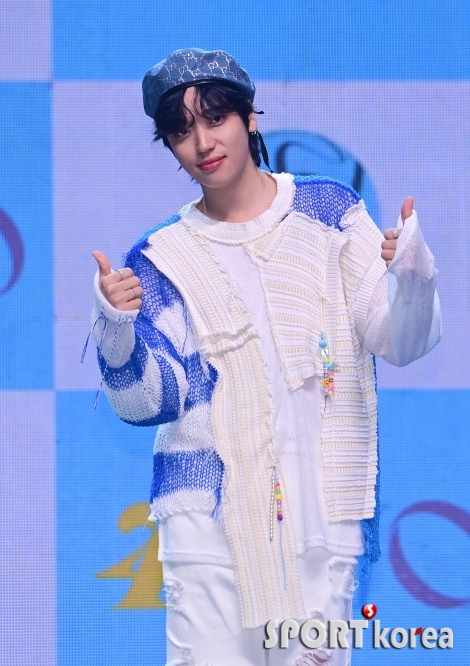 틴탑 니엘, 양손에 엄지척!