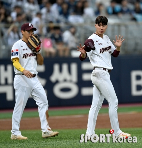 장재영 `타구 맞은 거 괜찮아요`