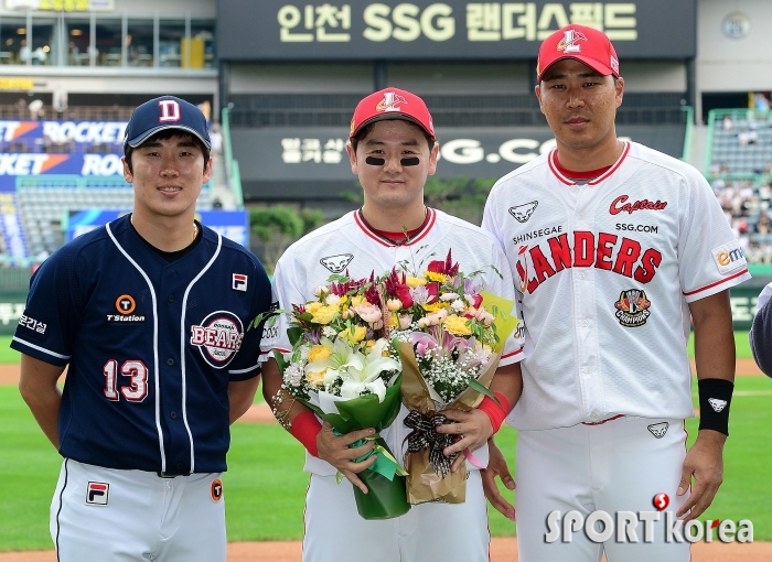 최주환, 1000안타 달성 축하 꽃다발 듬뿍!