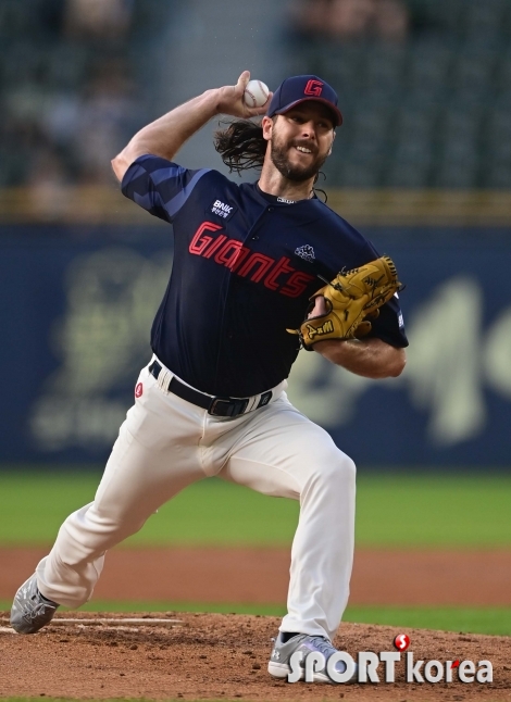 KBO 데뷔 마운드 오른 롯데 윌커슨