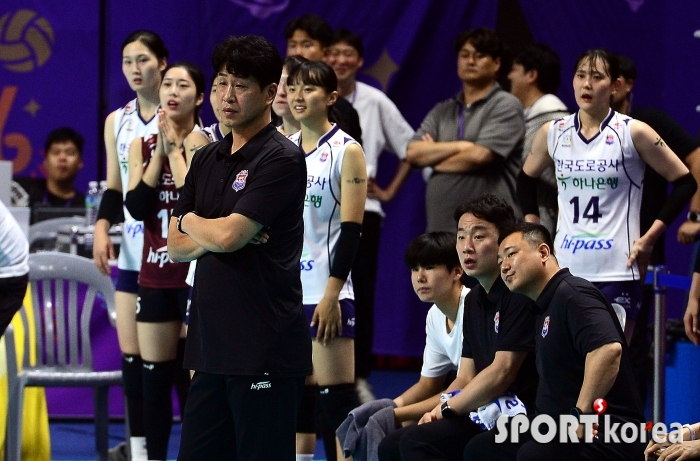 한국도로공사, 지난 시즌 챔피언의 패배!