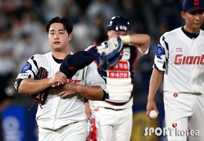 실점 허용하고 교체되는 진승현