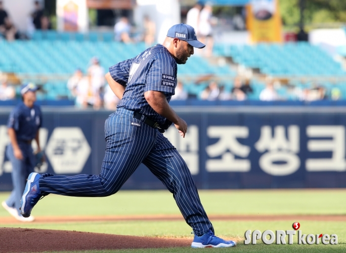 삼성 선발 수아레즈, 왼발에 체중이 너무 실렸나!