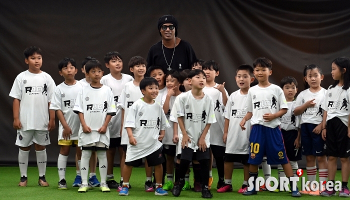 호나우지뉴, 축구 꿈나무와 함께