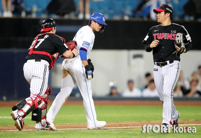 LG 박동원, 이재현 태그아웃이야~