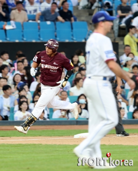 투런포로 득점 포문을 여는 키움 김수환!