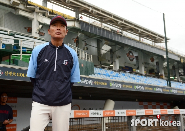 이종운 감독대행 `그라운드 상태가`