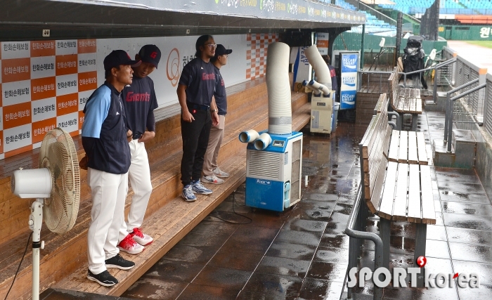 이종운 감독대행 `경기 할 수 있을까`