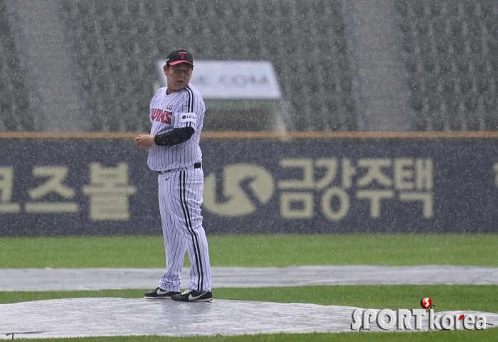 1루 견제까지 확실한 `김루리` 문상훈