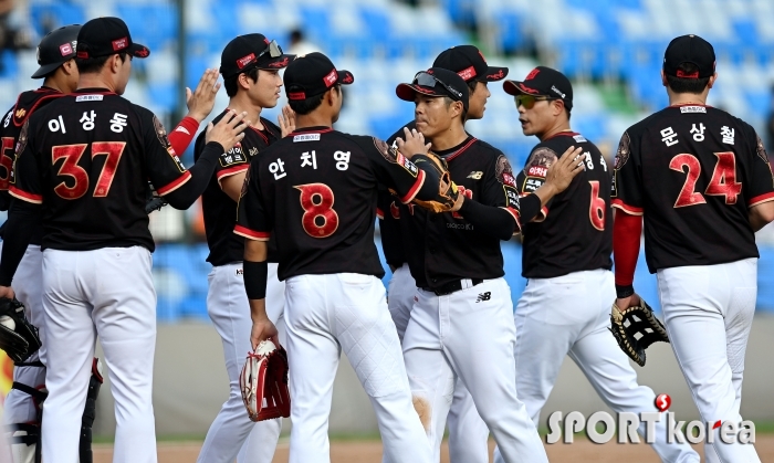 kt, 한화를 상대로 7-0 완벽한 승리!