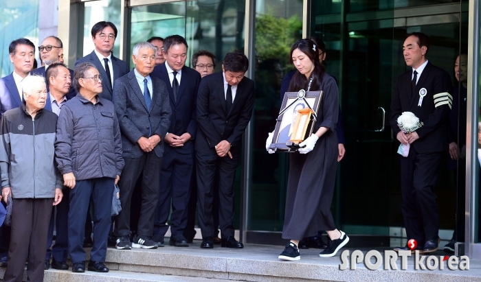 故 박종환 감독의 마지막을 배웅하는 정몽규 대한축구협회장