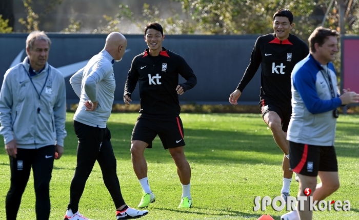 황희찬-김민재 `축구대표팀 핵심선수~`