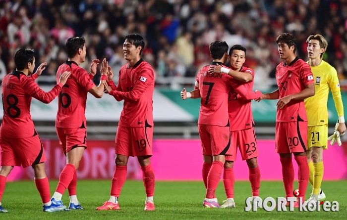 베트남에 6-0 대승 거둔 한국 선수들