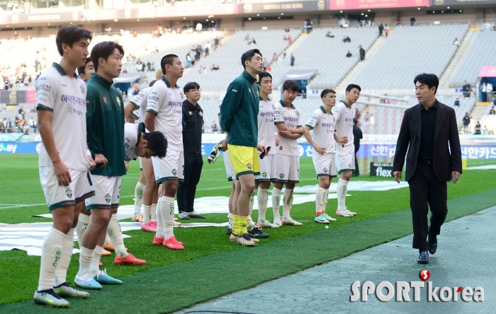 윤정환 감독 `남을 경기 잘하자`