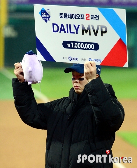 박건우, 데일리 MVP 선정