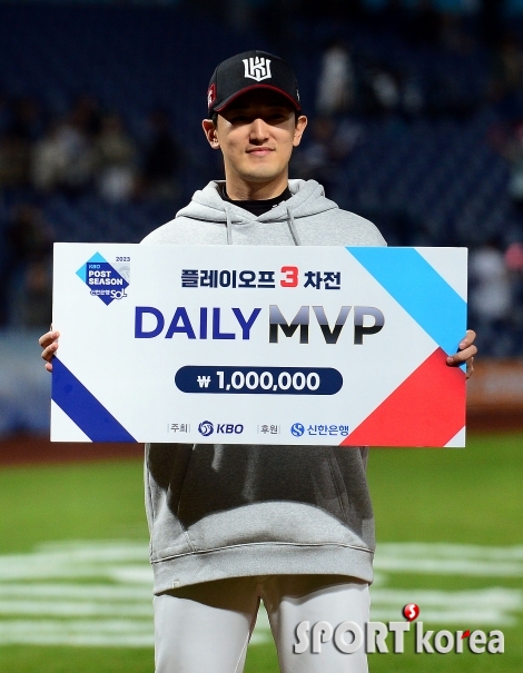 고영표, PO3차전 데일리 MVP 수상!