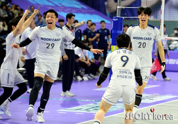 우리카드, 대한항공 상대로 세트스코어 3-0 완승!