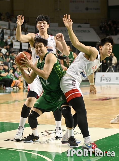 김영현 `리바운드는 자리`