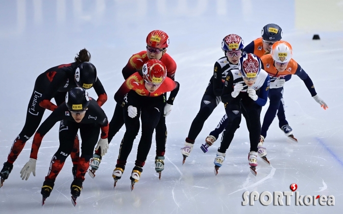 여자 3000m 계주 결승전 `밀어!`