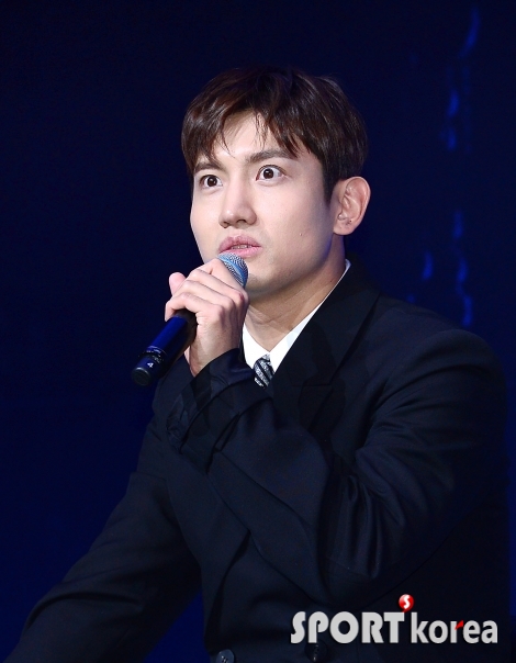 최강창민 `팬들의 20년 사랑에 보답하고 싶다`