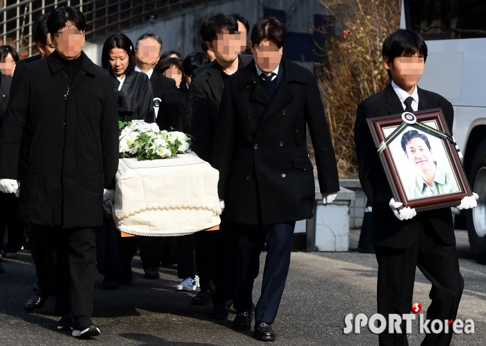 故 이선균 발인식, 마지막으로 떠나는 길