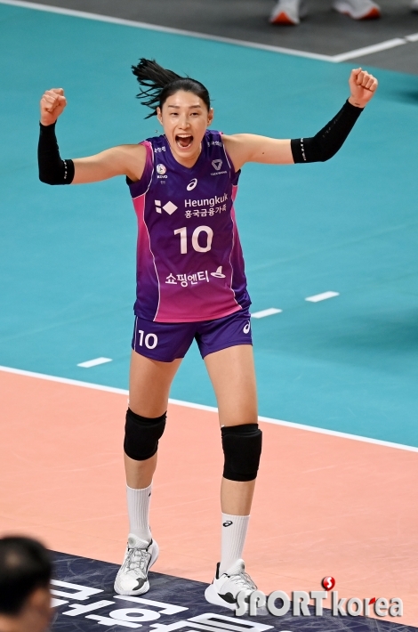 환호하는 김연경