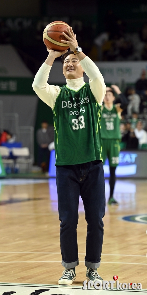 박용택 `친구 김주성 감독의 승리를`