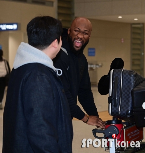 로하스, 한국 입국한 미소