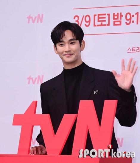 3년 만에 복귀한 김수현