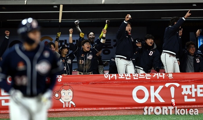 김재환 홈런에 환호하는 두산!