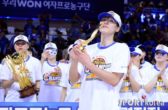 김단비, 2년 연속 MVP 수상!