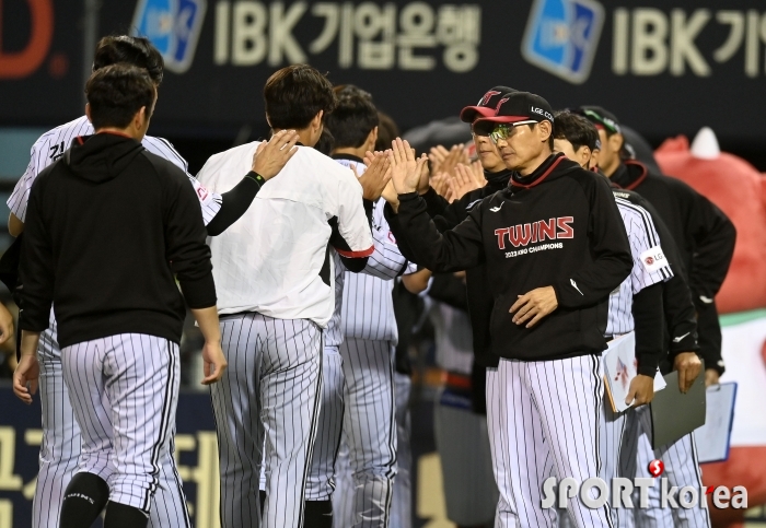 염경엽 감독 `위닝시리즈 좋았어`