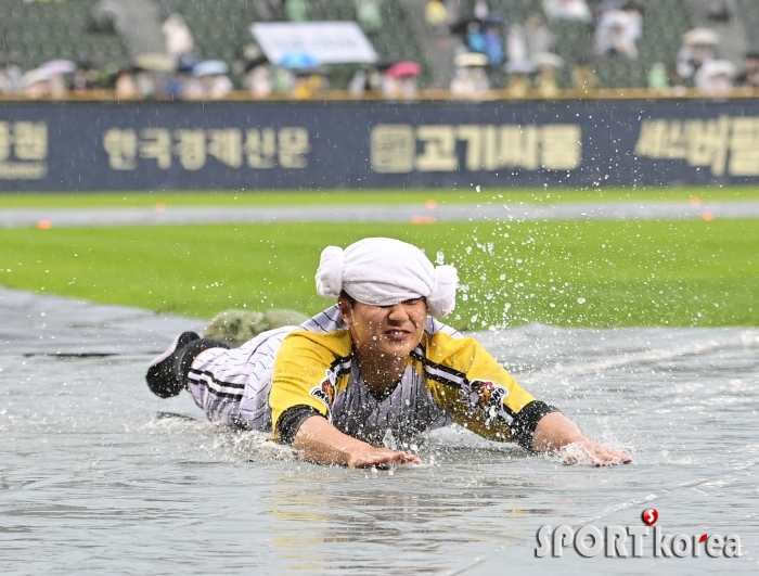 최원영, 시원한 우천 취소 세리머니