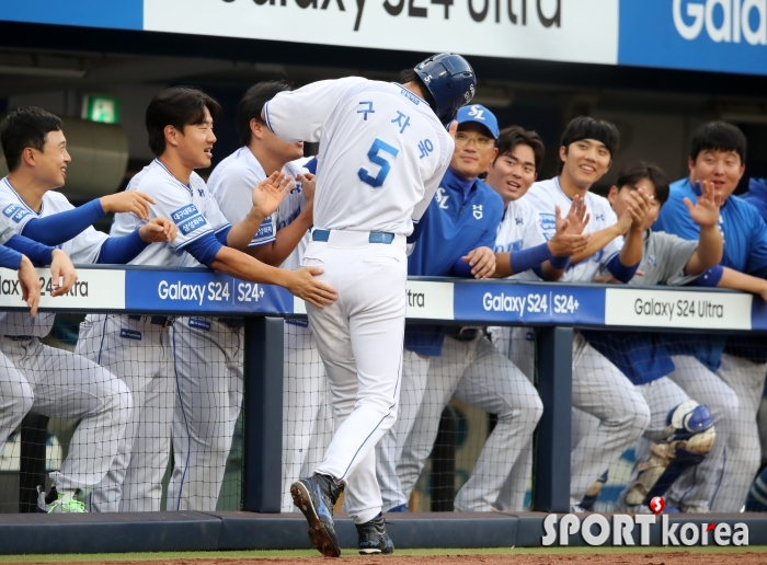 팀에 첫 득점을 안겨주는 삼성 구자욱~