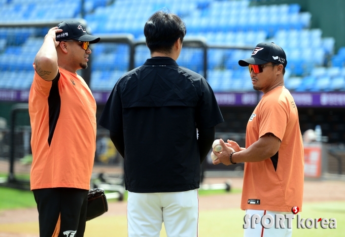 정경배 감독대행 `산체스, 선발을 부탁해~`