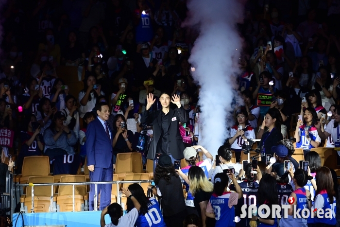 김연경, 은퇴식 입장 퍼포먼스