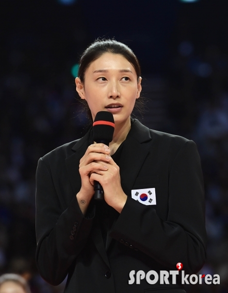 은퇴 소감 말하는 김연경