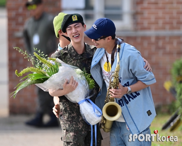 BTS 진-RM, 전역 축하해