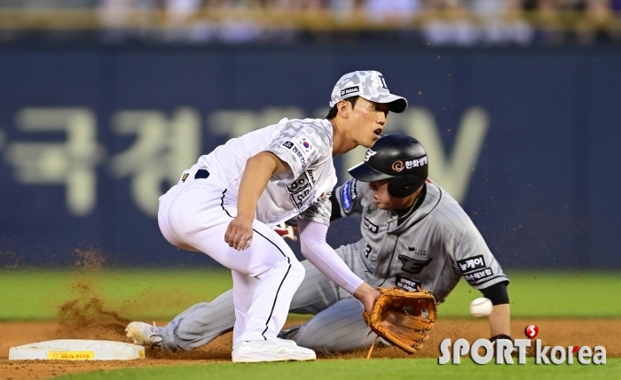 전민재, 공이 너무 느려