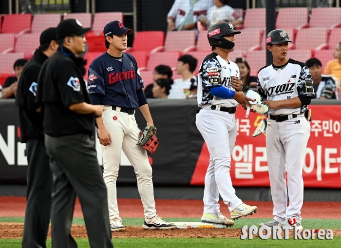 비디오 판독 후 아웃되는 강백호