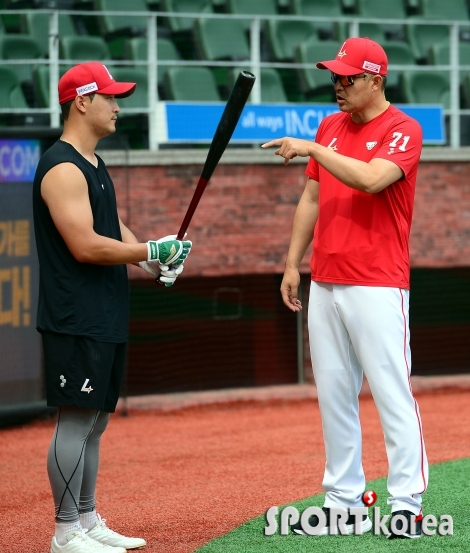 이숭용 감독, (하)재훈! 자신감 가지고 타격해~