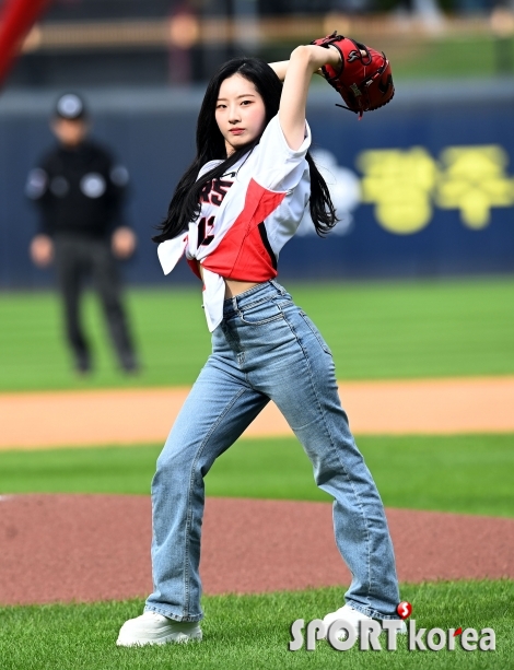 아르테미스 하슬 `늘씬한 각선미 시구~`