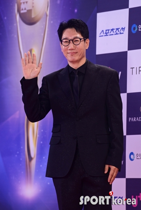 지석진, 기분 좋은 미소