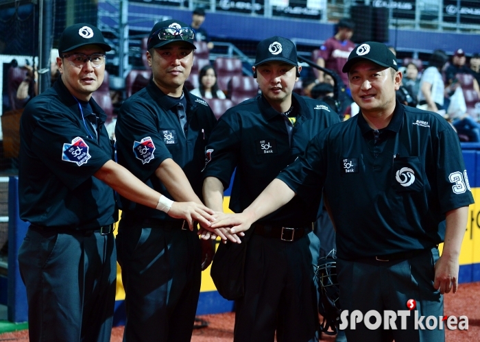 정확한 판정을 다짐하는 KBO 심판!