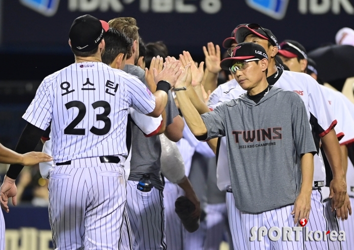 염경엽 감독, 3연패 끊고 4-3 승리