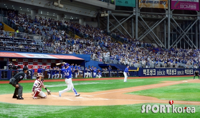 KBO 첫 900만 관중 돌파 임박!