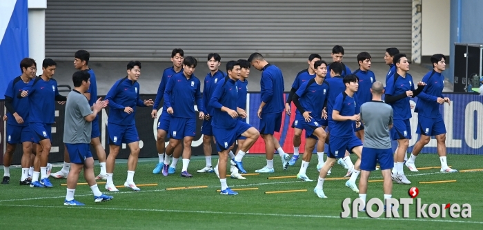 축구대표팀, 구장 적응훈련